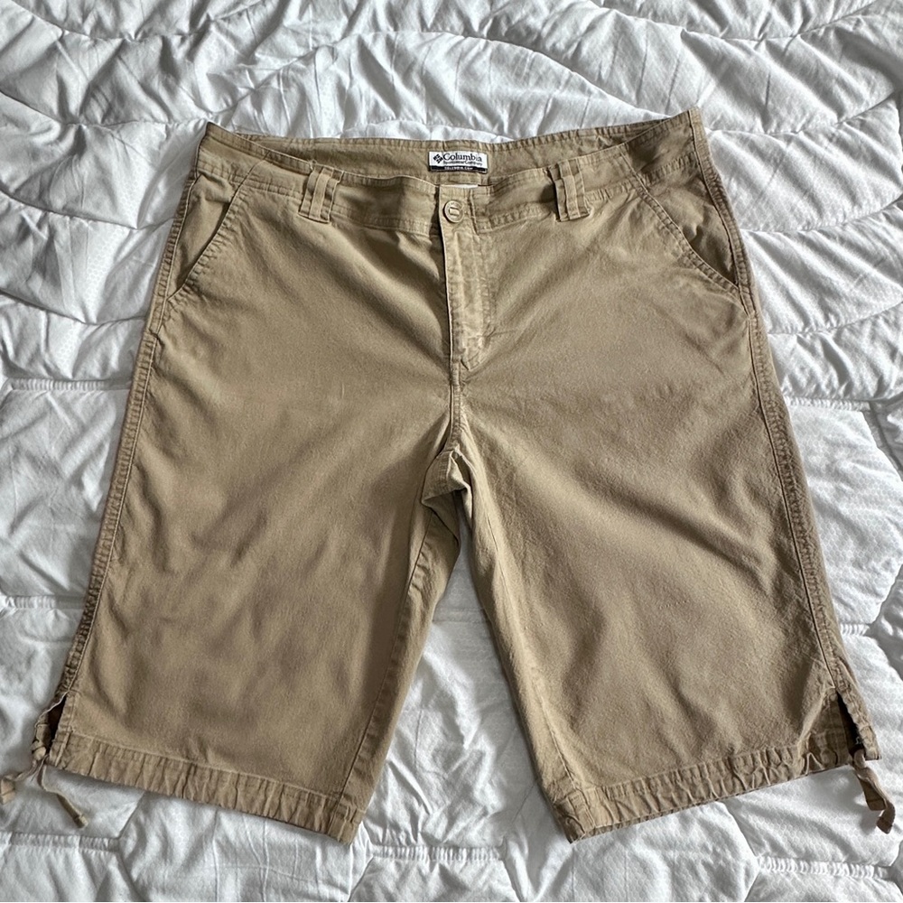 Columbia Woman’s Bermuda Shorts 14